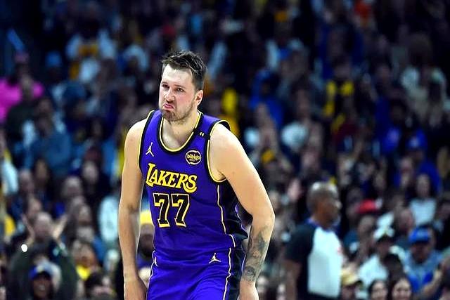 关于东契奇重返赛场，比赛局势复杂首场状态出色，皇家马德里观众沸腾！再创辉煌时刻的信息