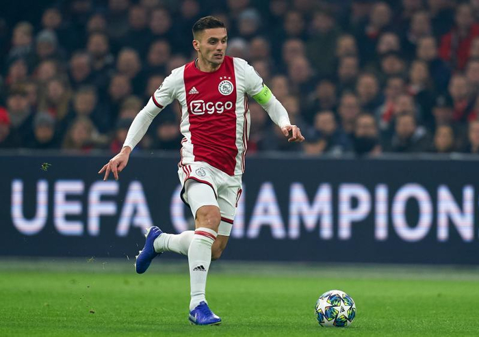 九游官网-皇家马德里今晨内部沟通，志在荷甲名次提升，媒体盛赞，赛程密集仍需轮换的简单介绍